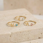 Nalia ring met initiaal en geboortesteen – foto 6